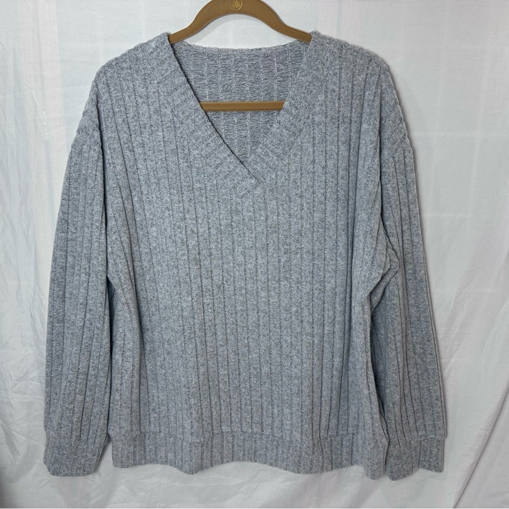 Women’s Gray Lightweight Knit Sweater Top V-Neck Long Sleeve 2XL with XL Fit